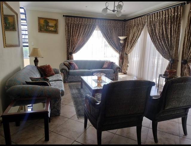 4 BEDROOM HOUSE FOR SALE IN WATERKLOOF RIDGE